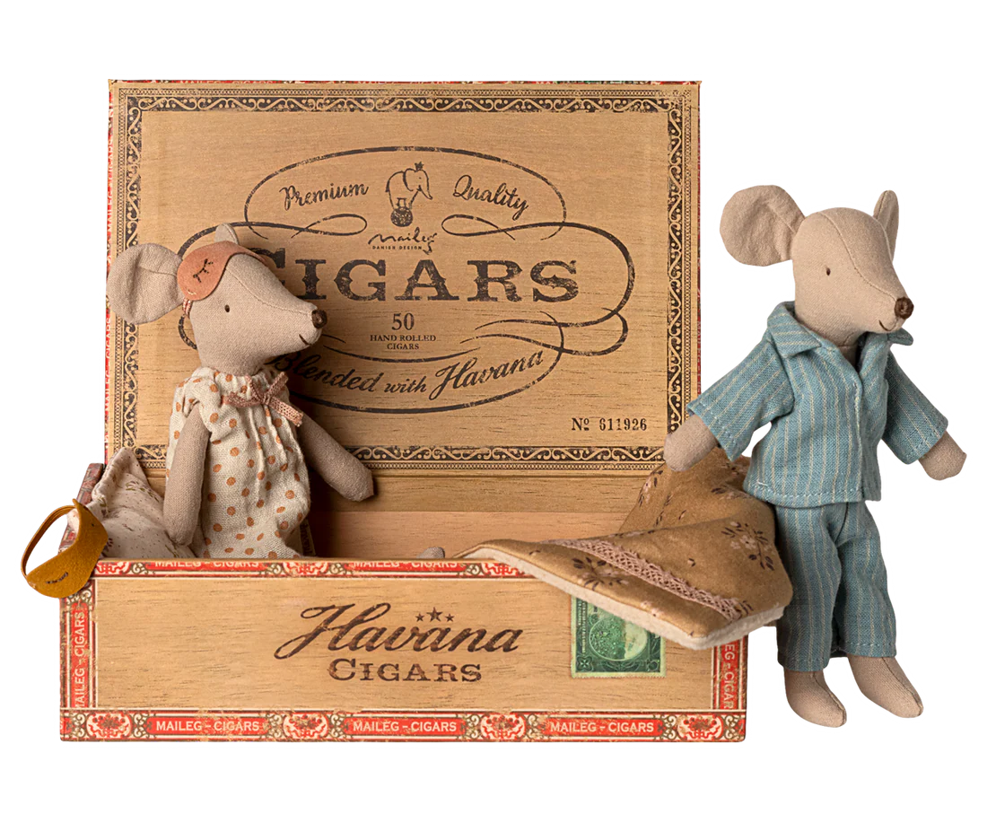 Maileg Mum & Dad mice in cigarbox