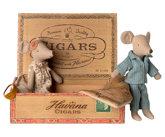 Maileg Mum & Dad mice in cigarbox