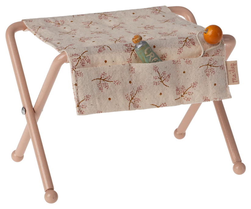 Maileg Nursery table, Baby mouse - Rose