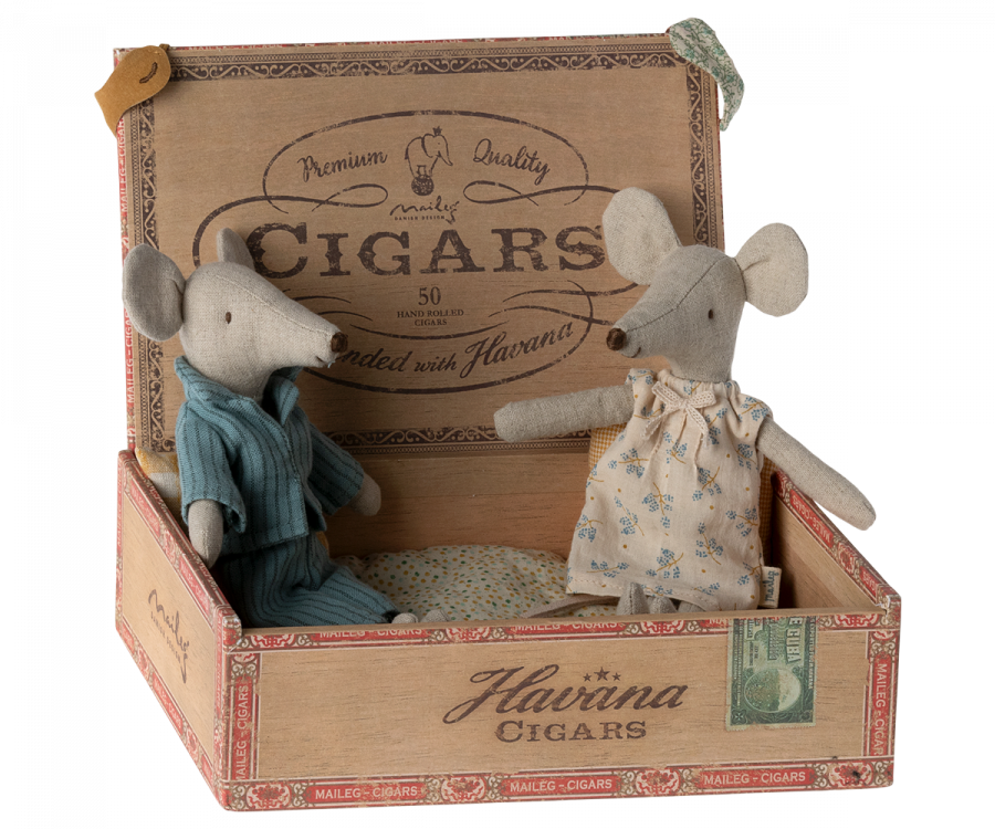Maileg Mum and dad mice in cigarbox