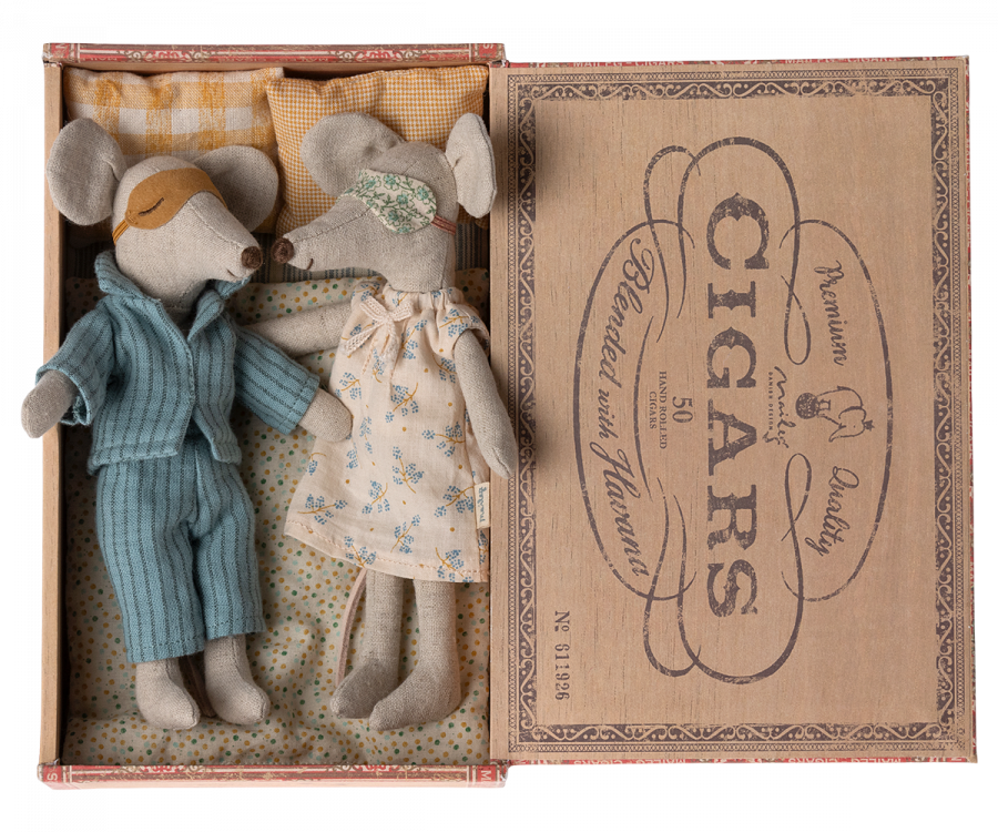 Maileg Mum and dad mice in cigarbox