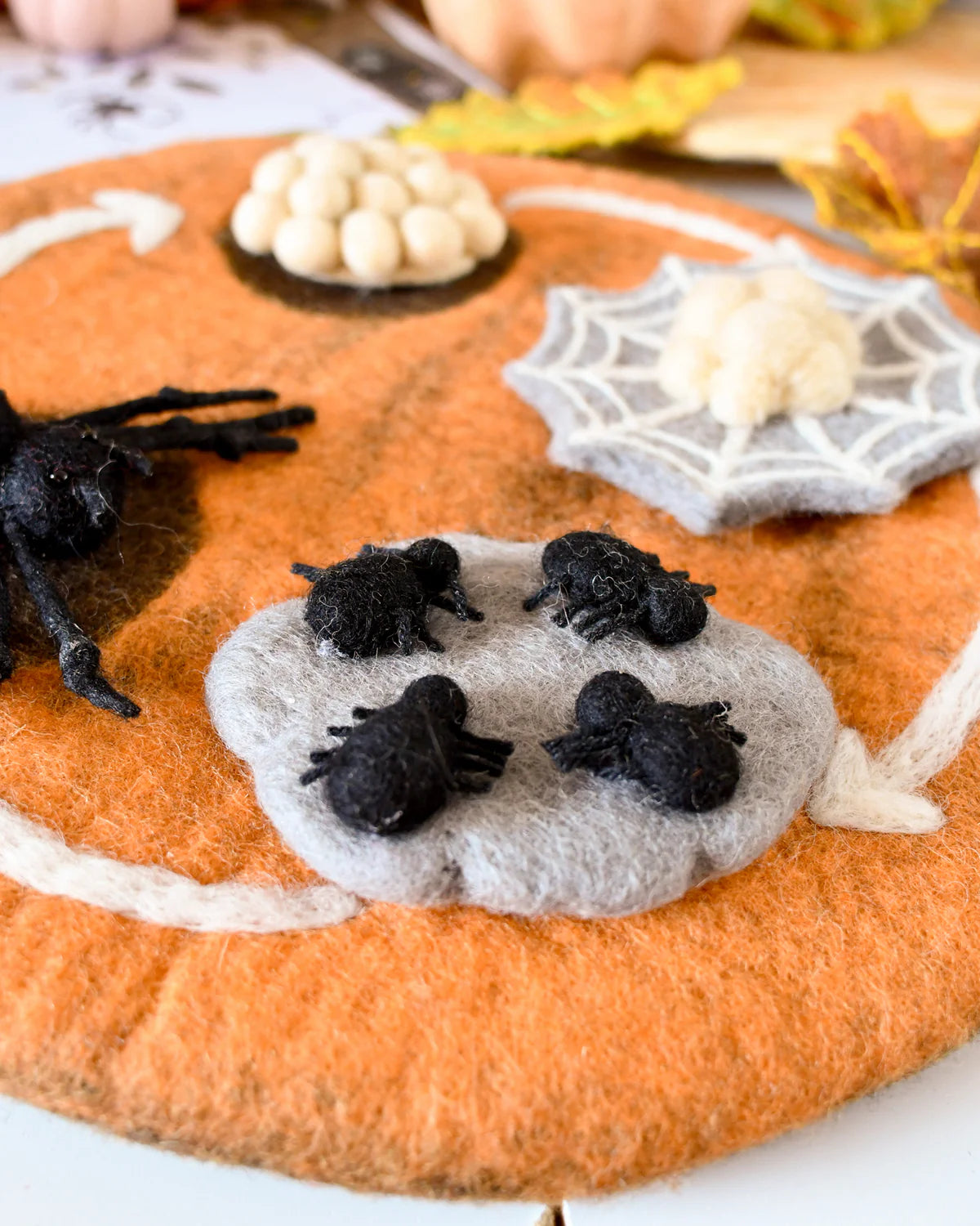 Tara Treasures Felt Lifecycle of Redback Spider (playmat sold separately)