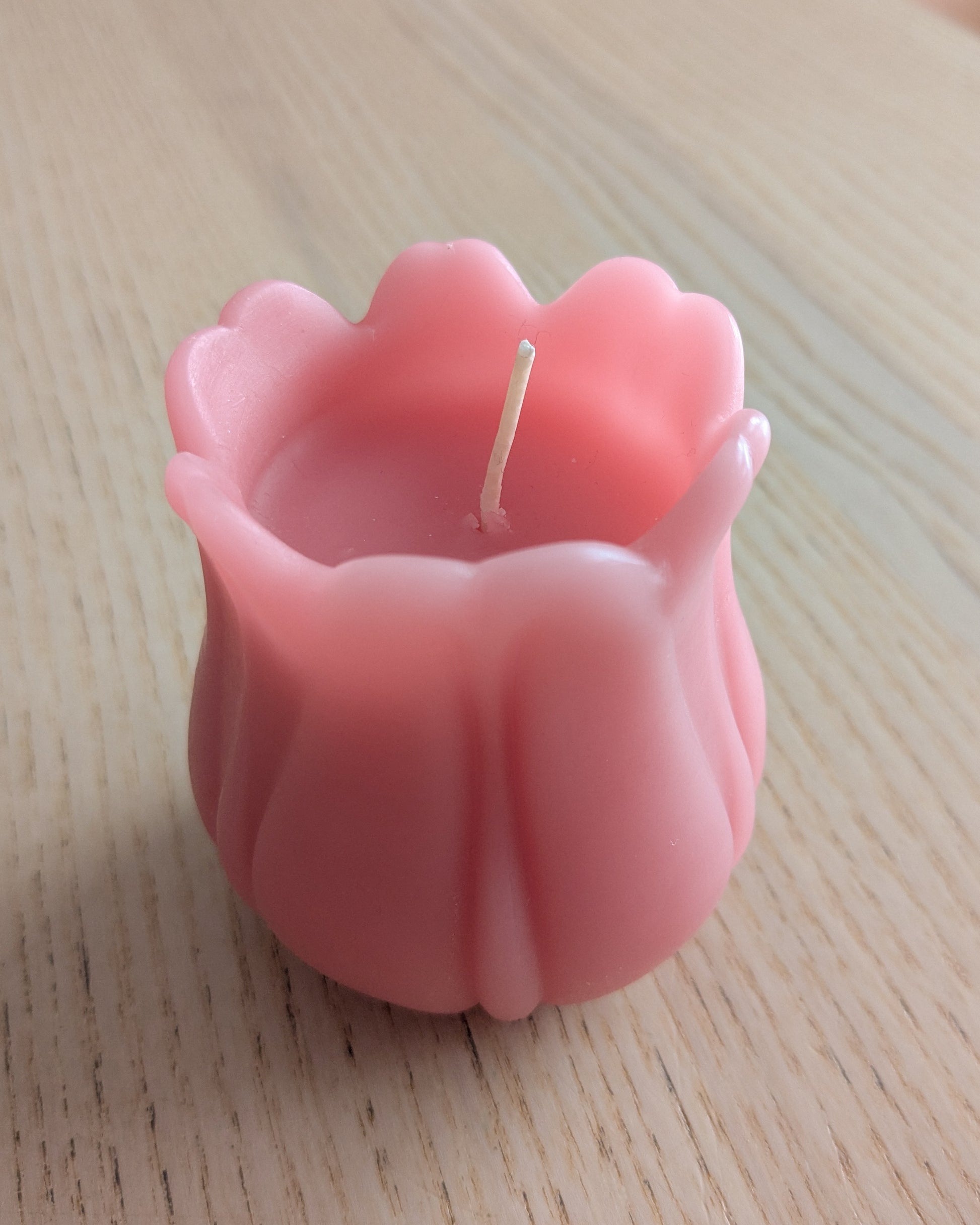 Natural Beeswax Pink Tulip Candle