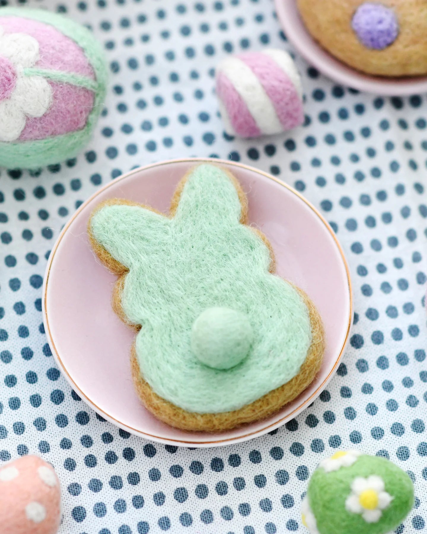 Tara Treasures FELT MINT GREEN EASTER BUNNY COOKIE